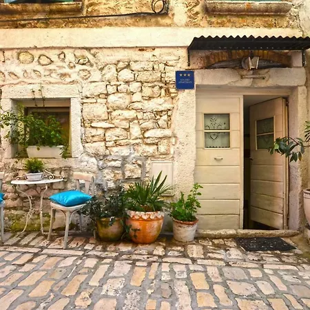 Chic Antique *