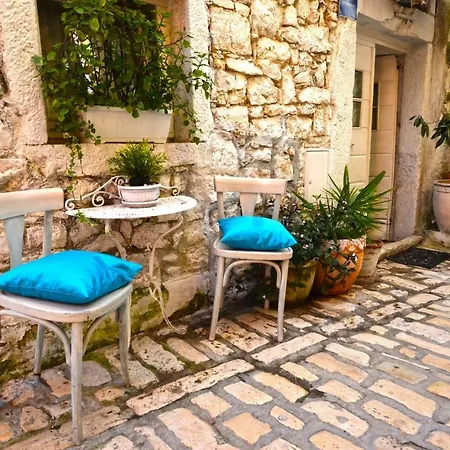 Chic Antique Apartment Rovinj