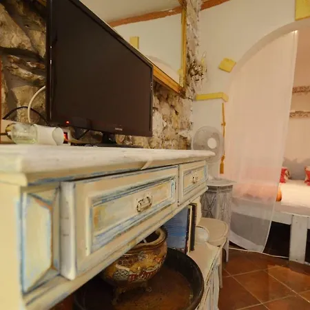 Chic Antique Apartment *